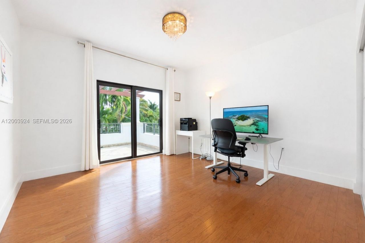 471 SW 30th Rd , Miami, FL 33129 Photo