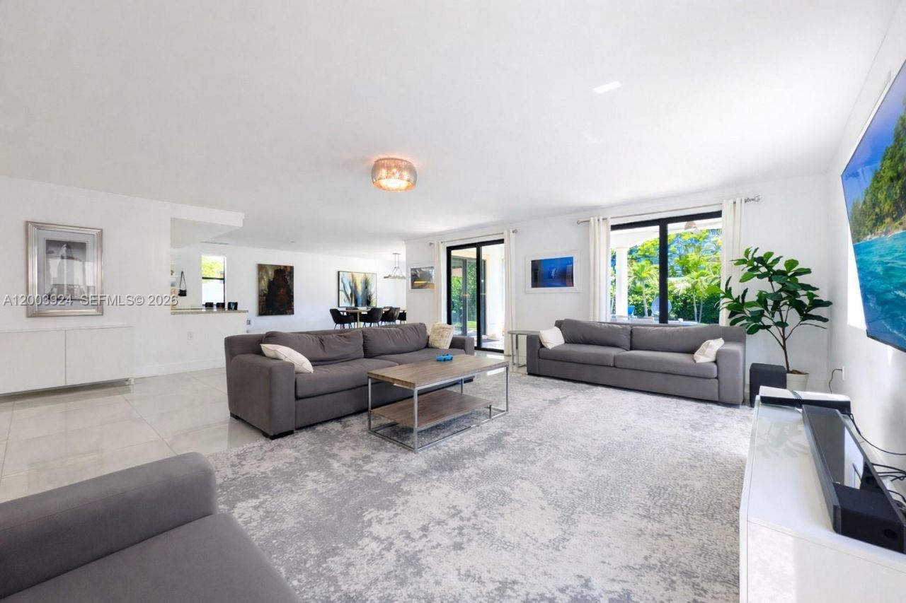 471 SW 30th Rd , Miami, FL 33129 Photo