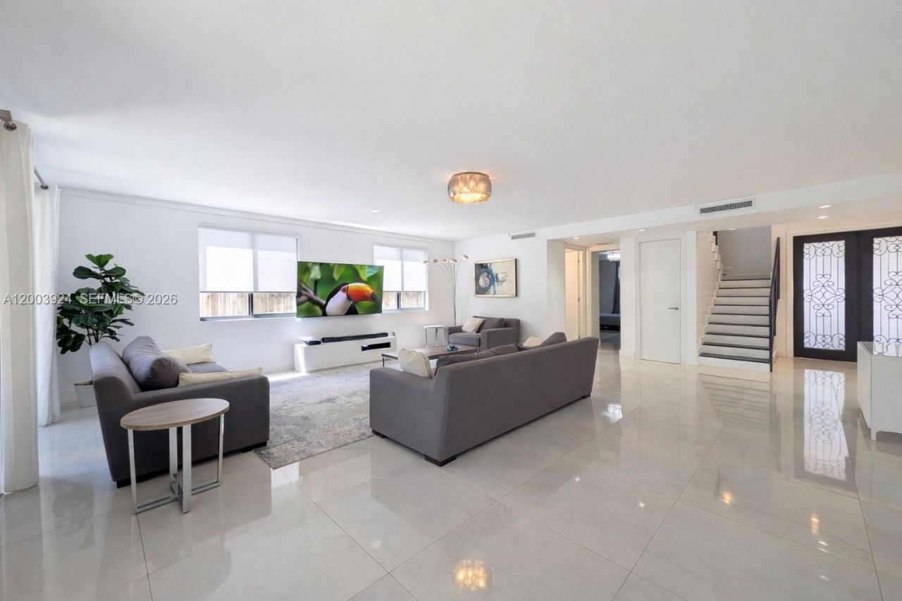 471 SW 30th Rd , Miami, FL 33129 Photo