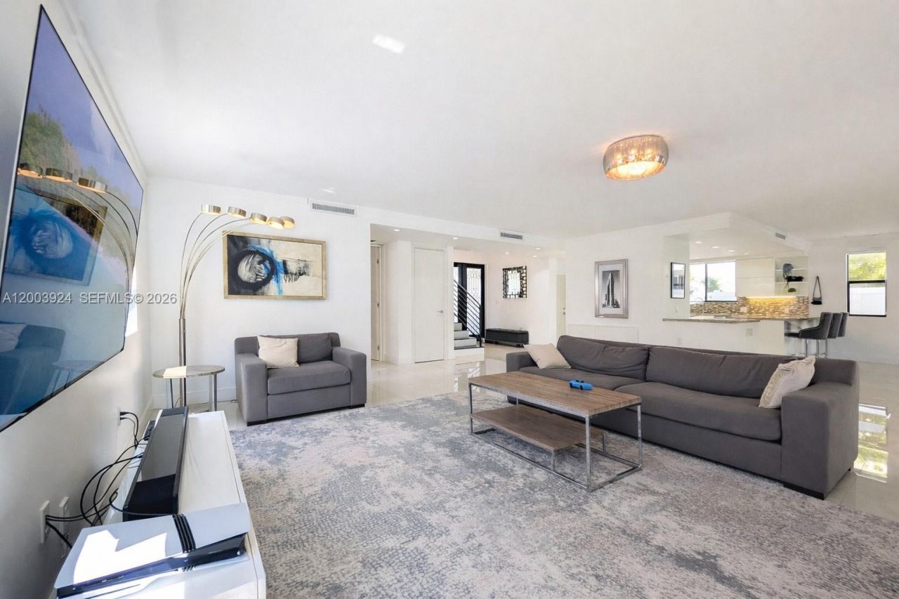 471 SW 30th Rd , Miami, FL 33129 Photo