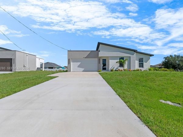 1831 Embers Pkwy W , Cape Coral, FL 33993