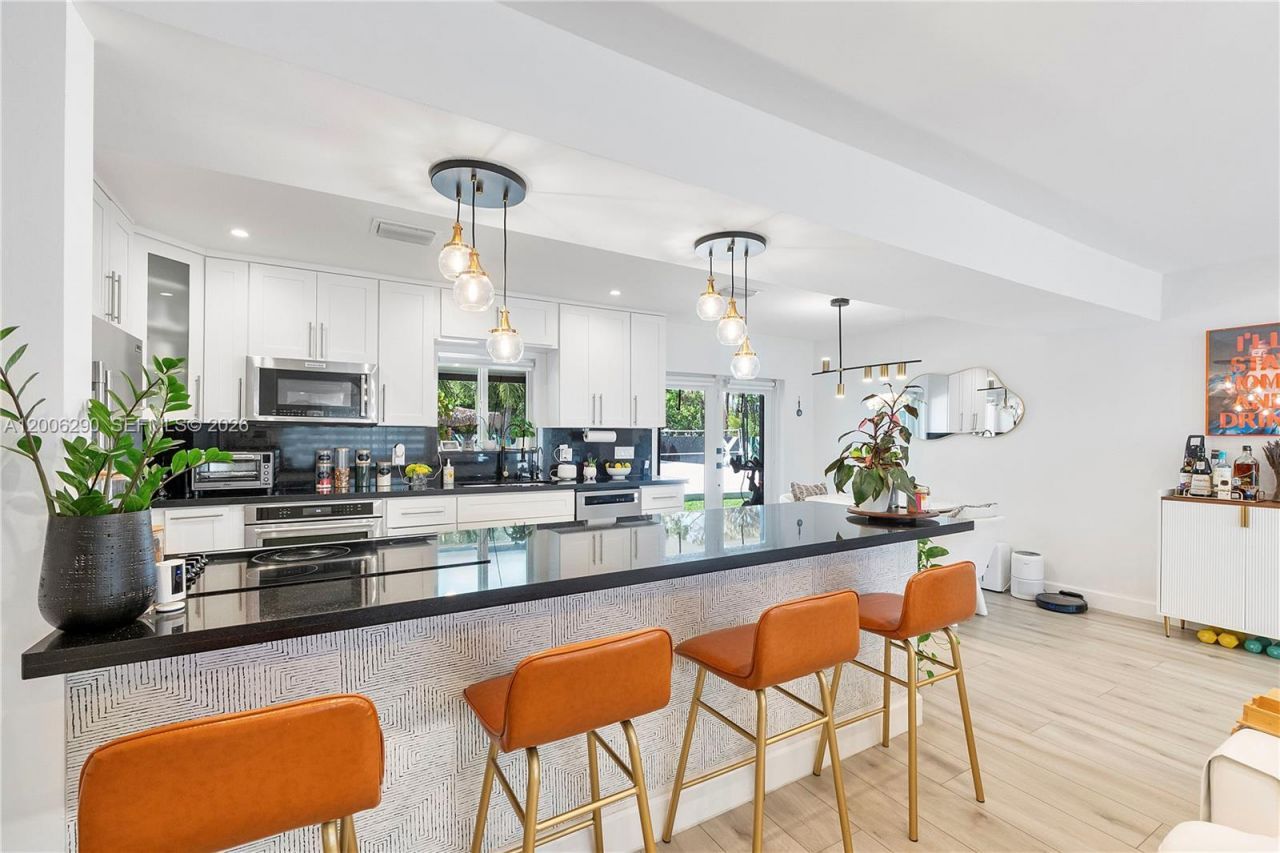 14830 N Spur Dr , Miami, FL 33161 Photo