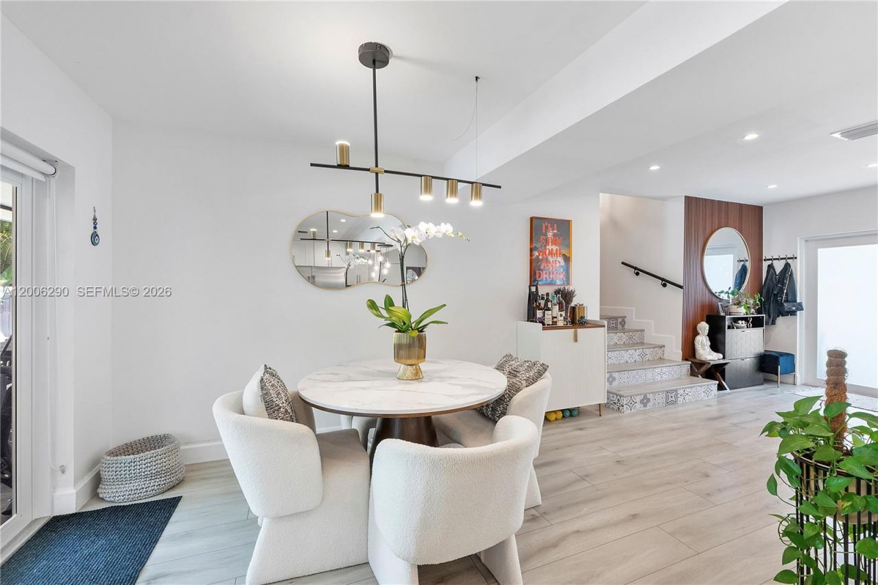 14830 N Spur Dr , Miami, FL 33161 Photo