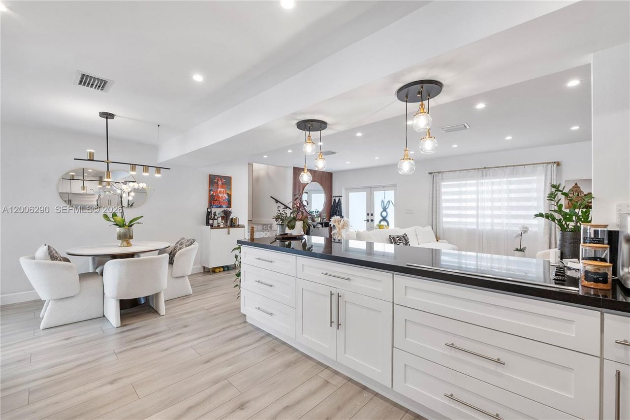 14830 N Spur Dr , Miami, FL 33161 Photo