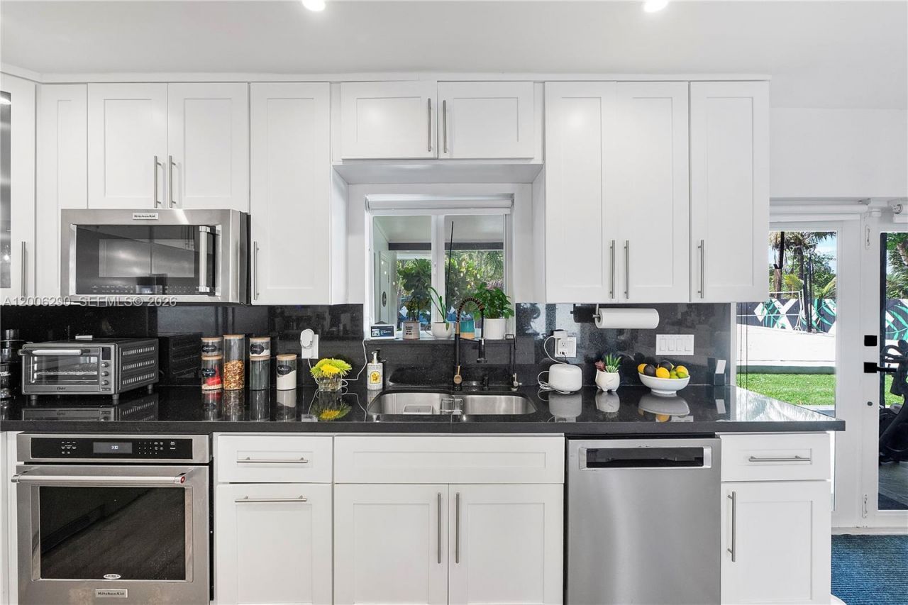 14830 N Spur Dr , Miami, FL 33161 Photo