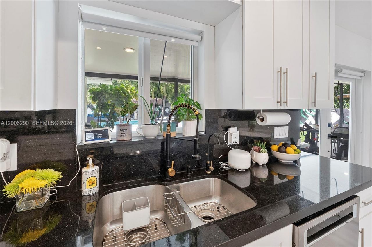 14830 N Spur Dr , Miami, FL 33161 Photo