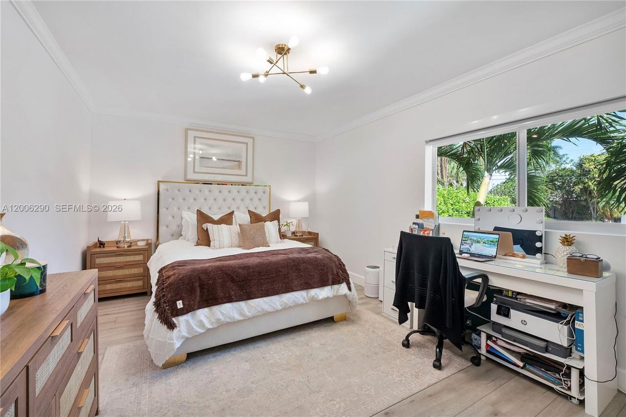 14830 N Spur Dr , Miami, FL 33161 Photo