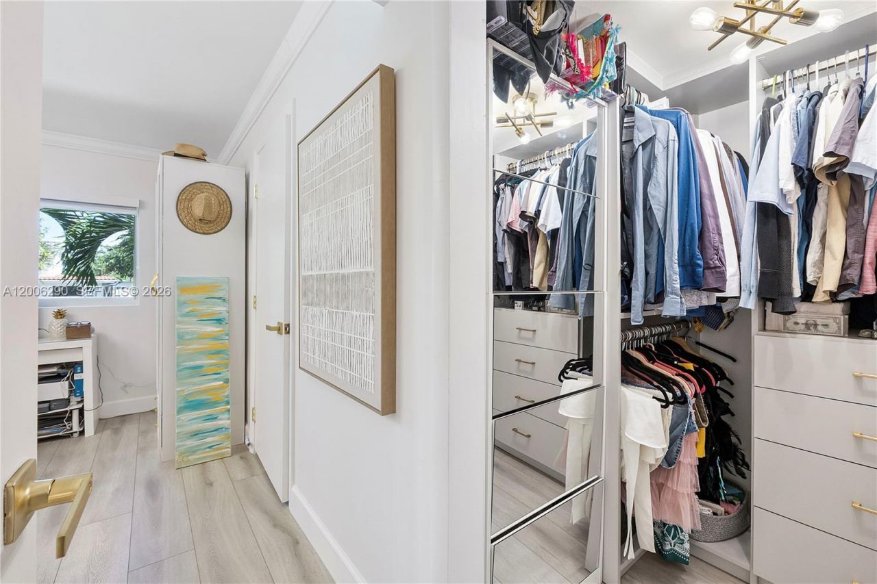 14830 N Spur Dr , Miami, FL 33161 Photo