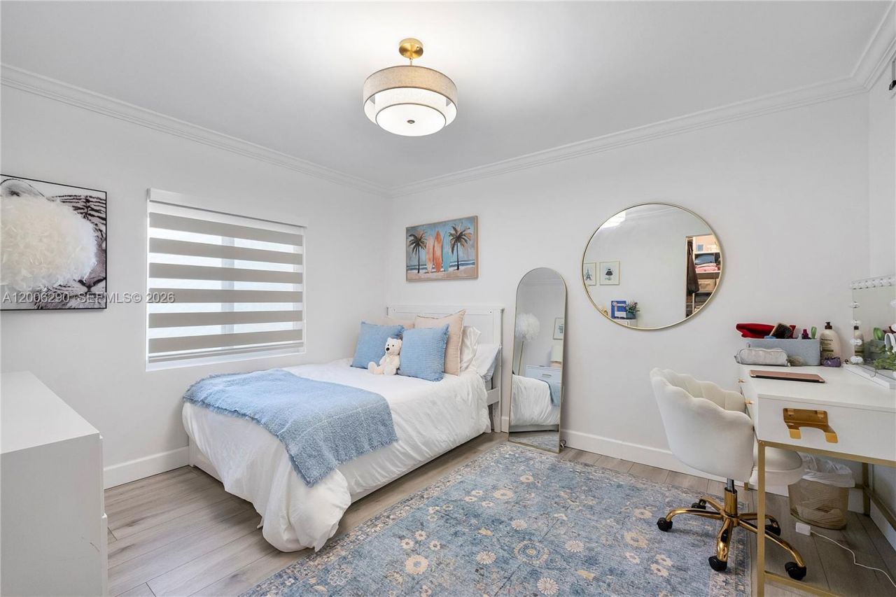 14830 N Spur Dr , Miami, FL 33161 Photo