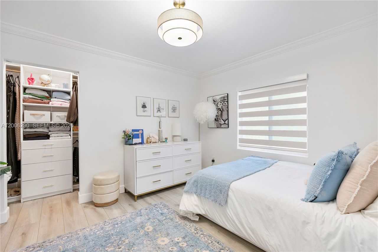 14830 N Spur Dr , Miami, FL 33161 Photo