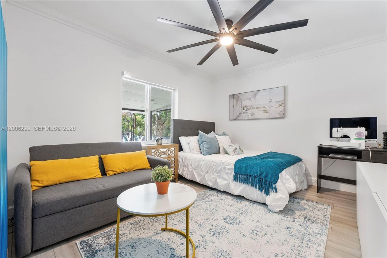 14830 N Spur Dr , Miami, FL 33161 Photo