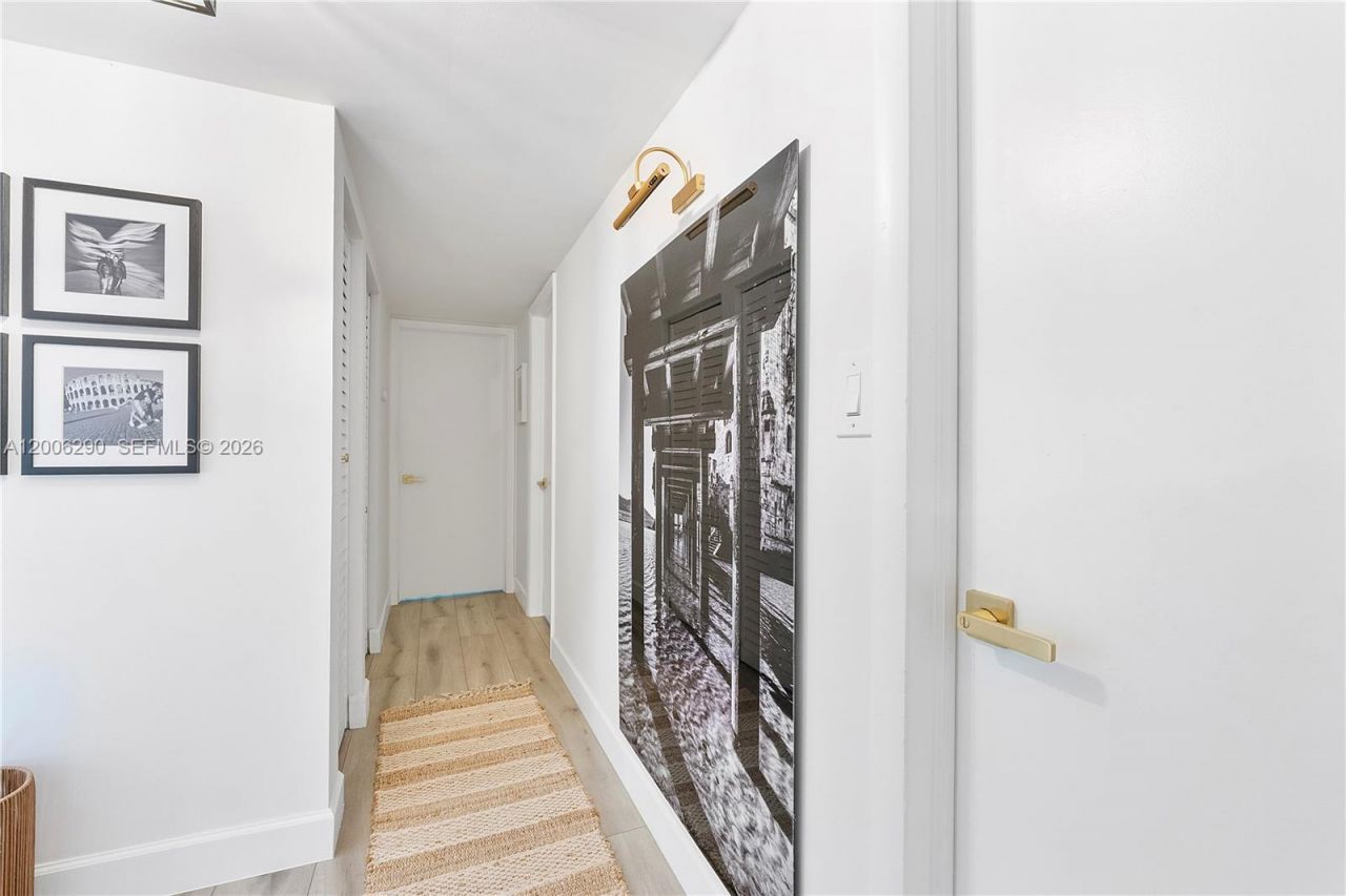 14830 N Spur Dr , Miami, FL 33161 Photo