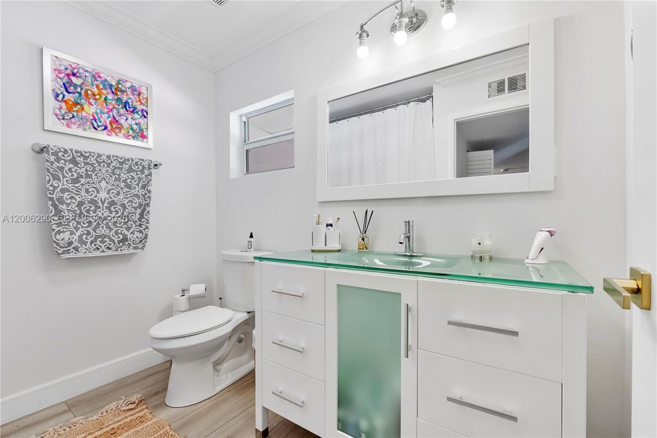 14830 N Spur Dr , Miami, FL 33161 Photo