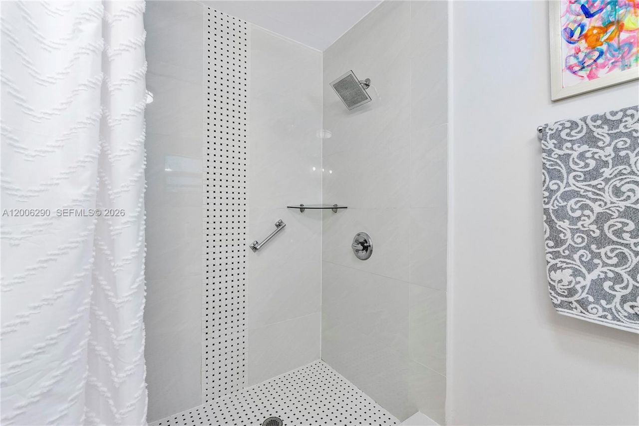 14830 N Spur Dr , Miami, FL 33161 Photo