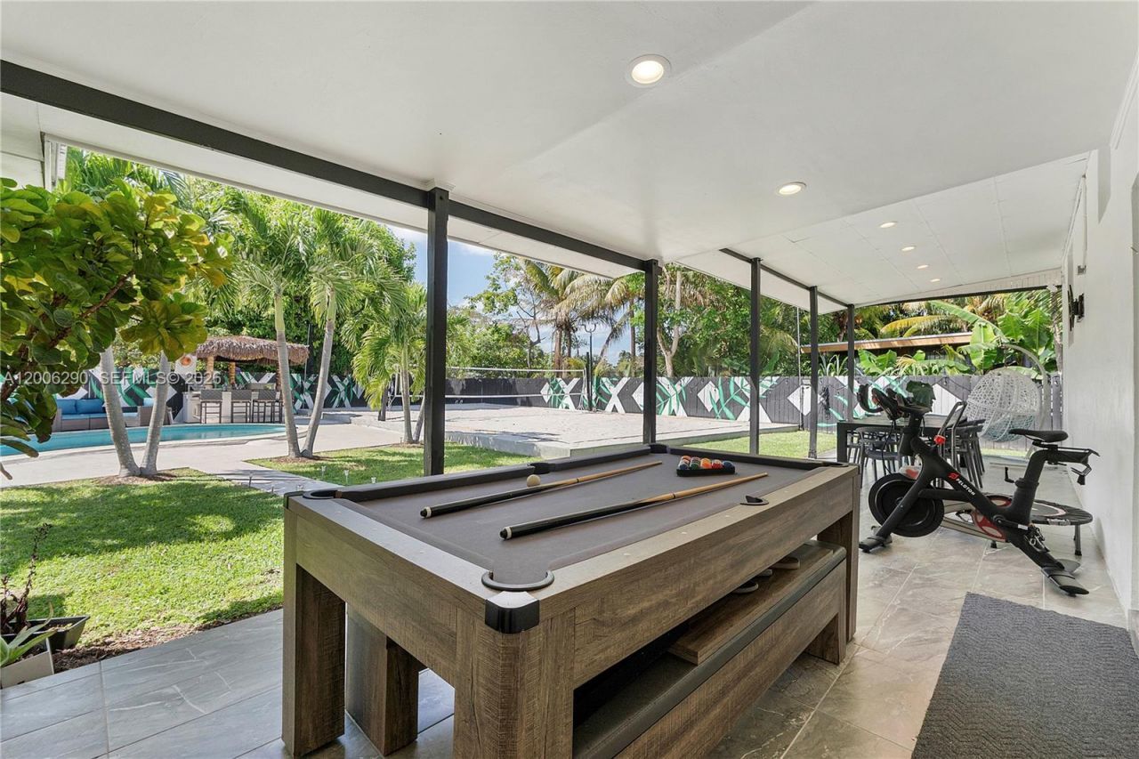 14830 N Spur Dr , Miami, FL 33161 Photo