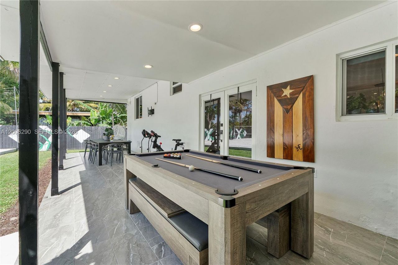 14830 N Spur Dr , Miami, FL 33161 Photo