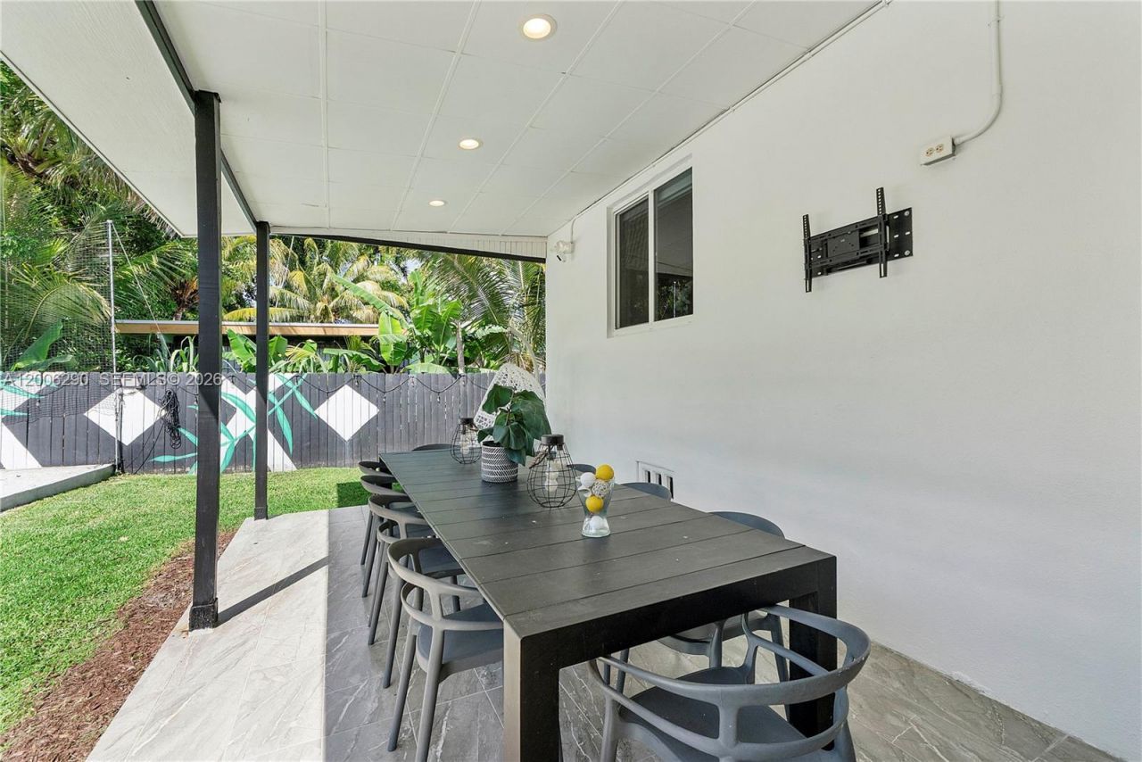 14830 N Spur Dr , Miami, FL 33161 Photo