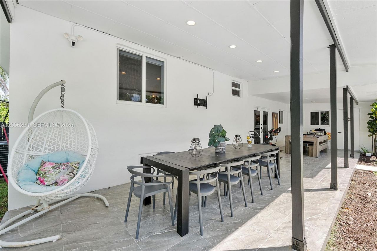 14830 N Spur Dr , Miami, FL 33161 Photo