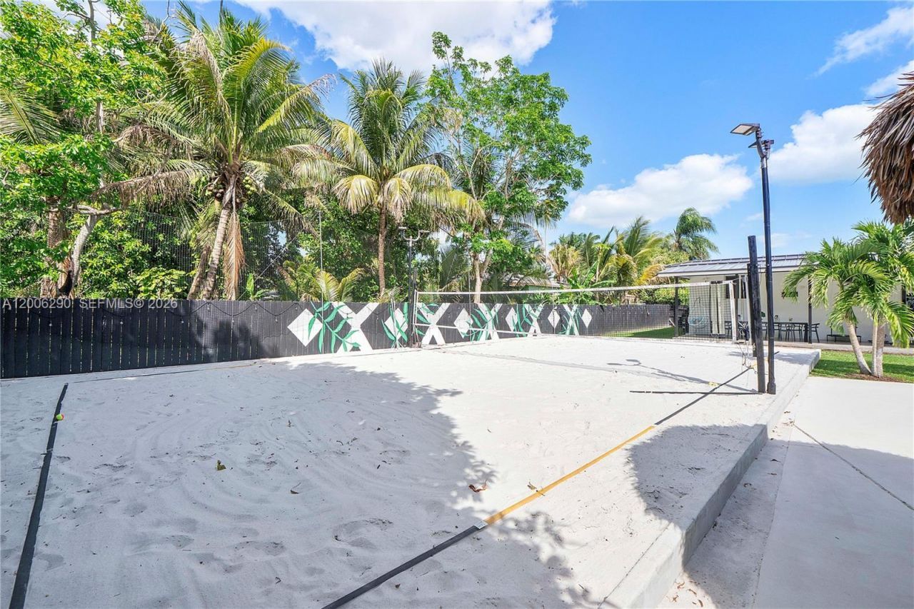 14830 N Spur Dr , Miami, FL 33161 Photo