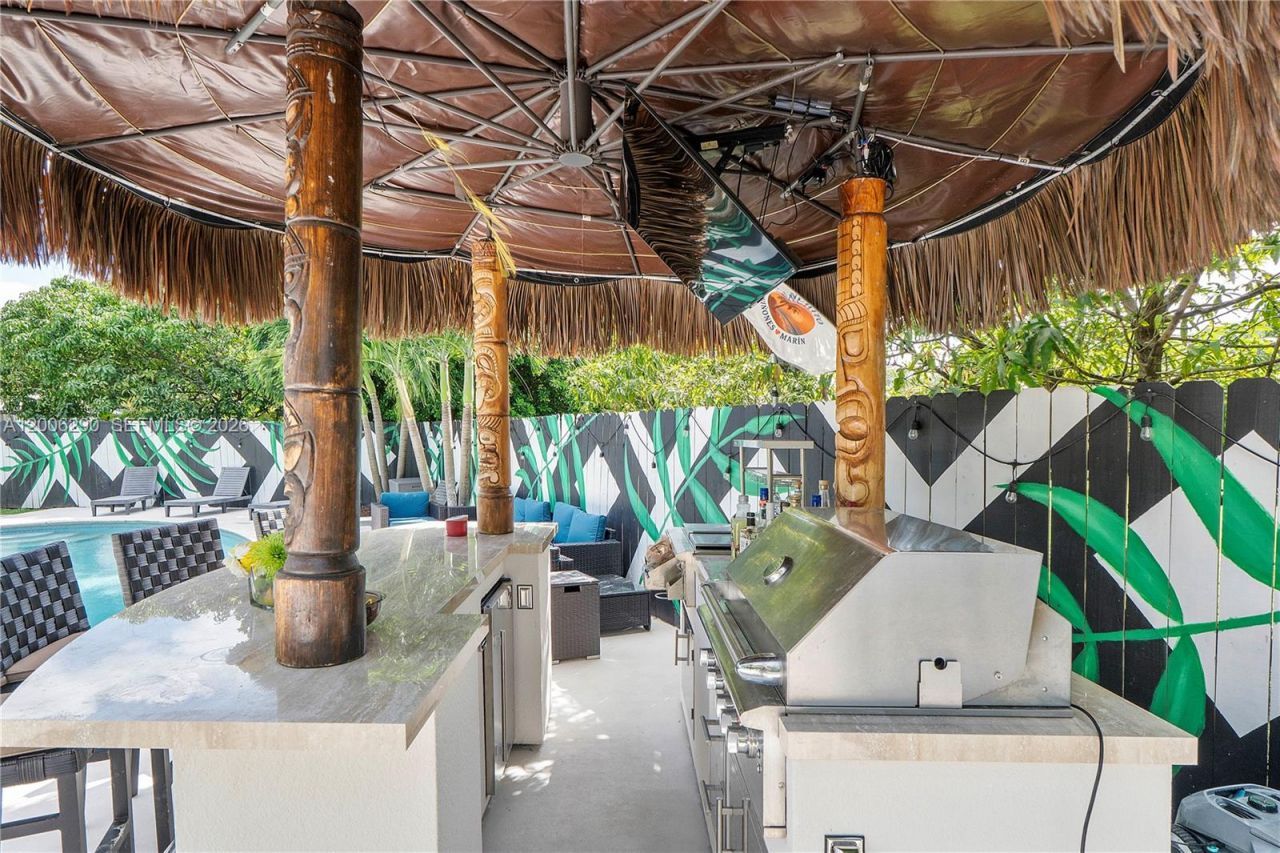 14830 N Spur Dr , Miami, FL 33161 Photo