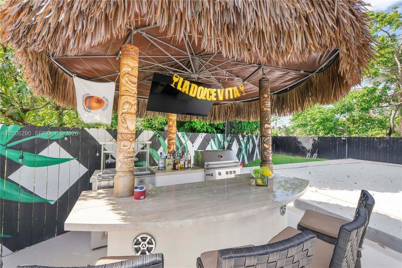 14830 N Spur Dr , Miami, FL 33161 Photo