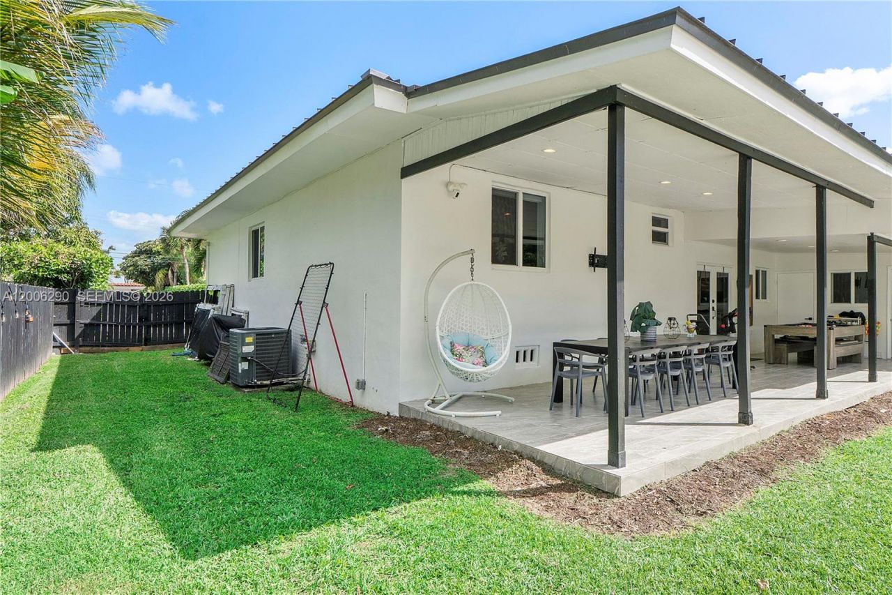 14830 N Spur Dr , Miami, FL 33161 Photo