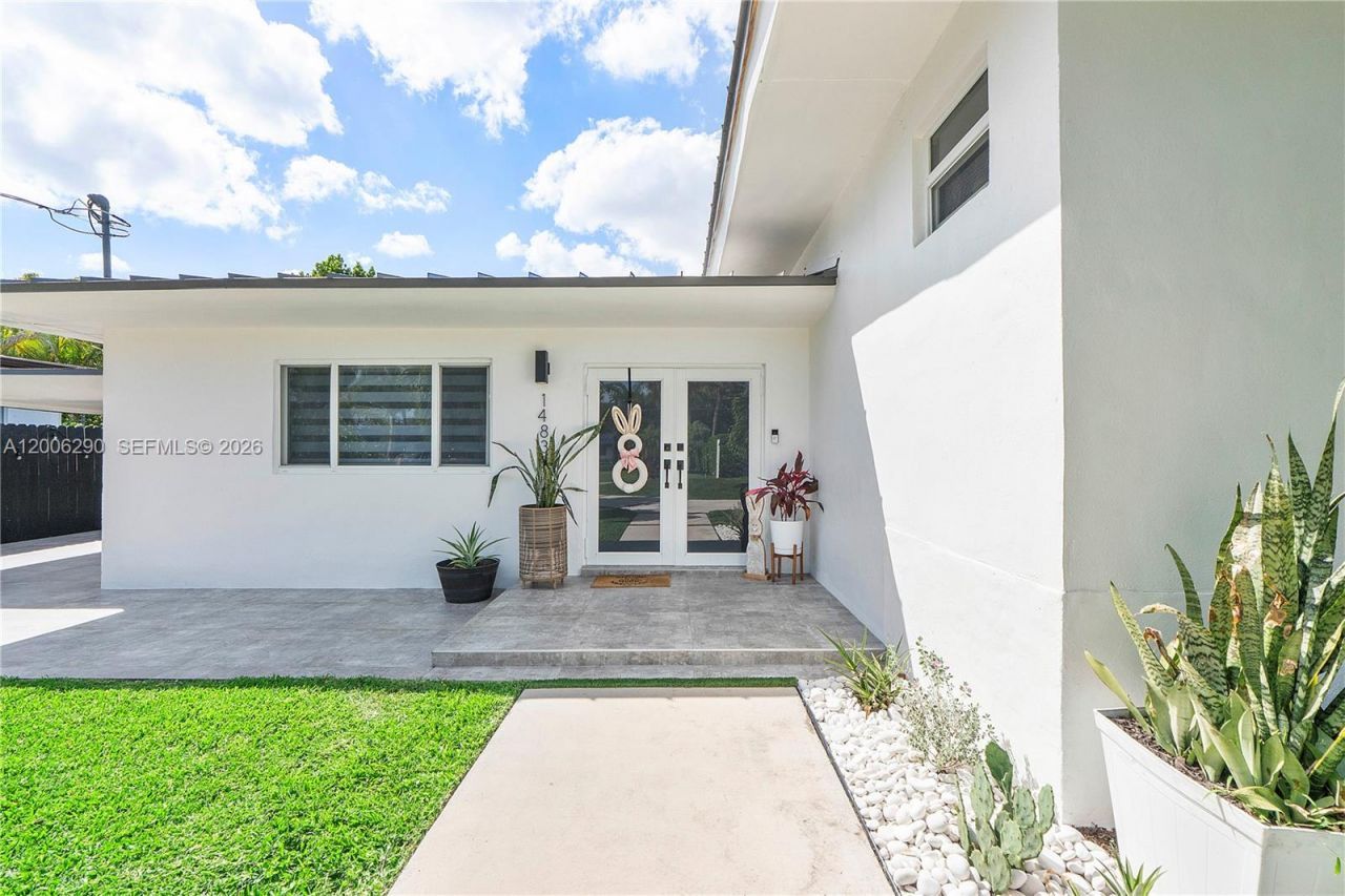 14830 N Spur Dr , Miami, FL 33161 Photo