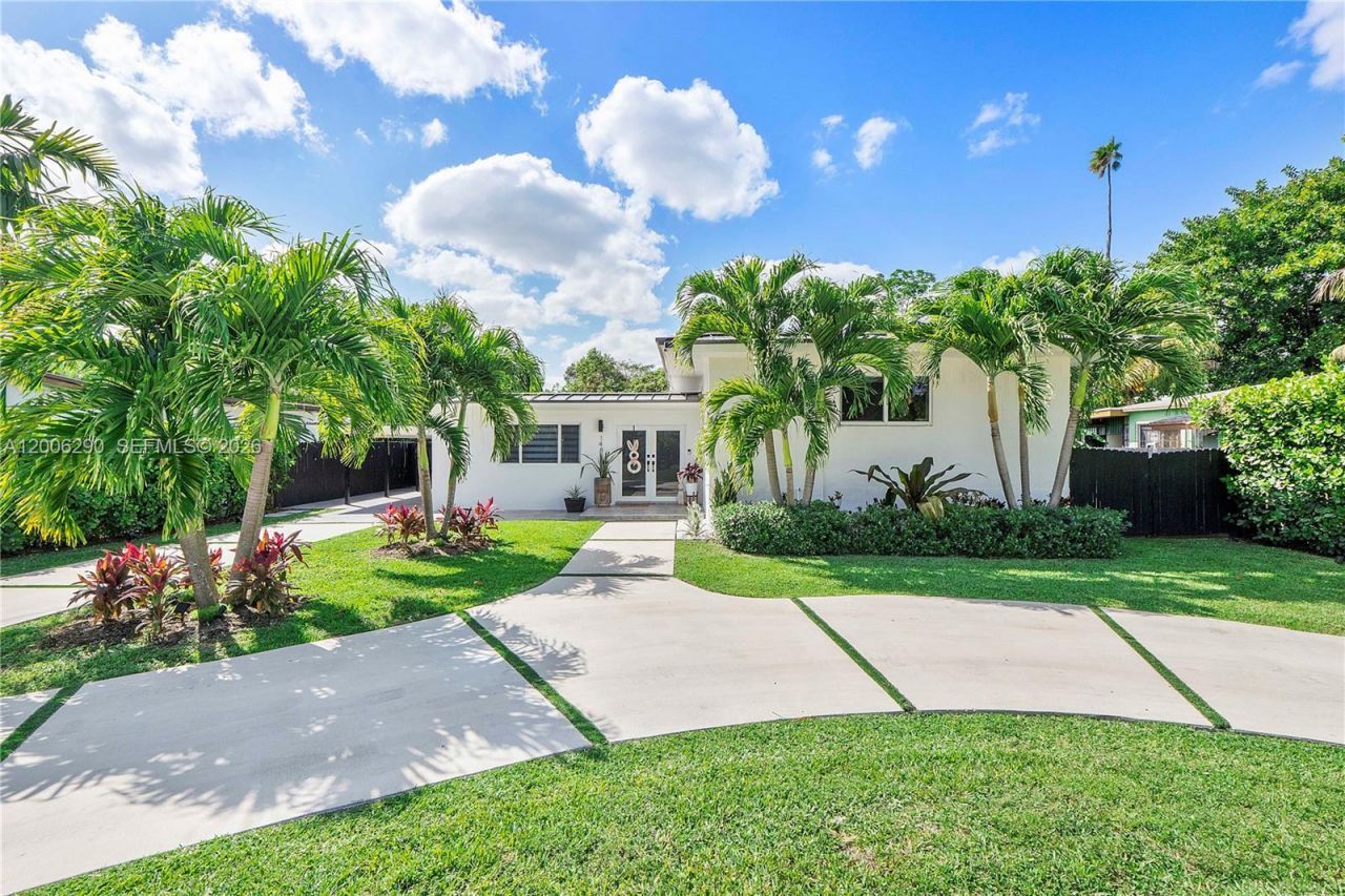 14830 N Spur Dr , Miami, FL 33161 Photo