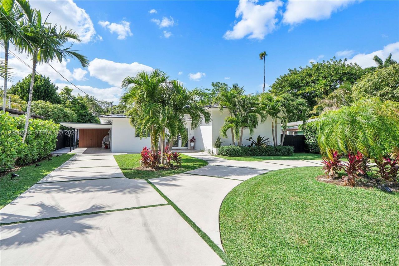 14830 N Spur Dr , Miami, FL 33161 Photo