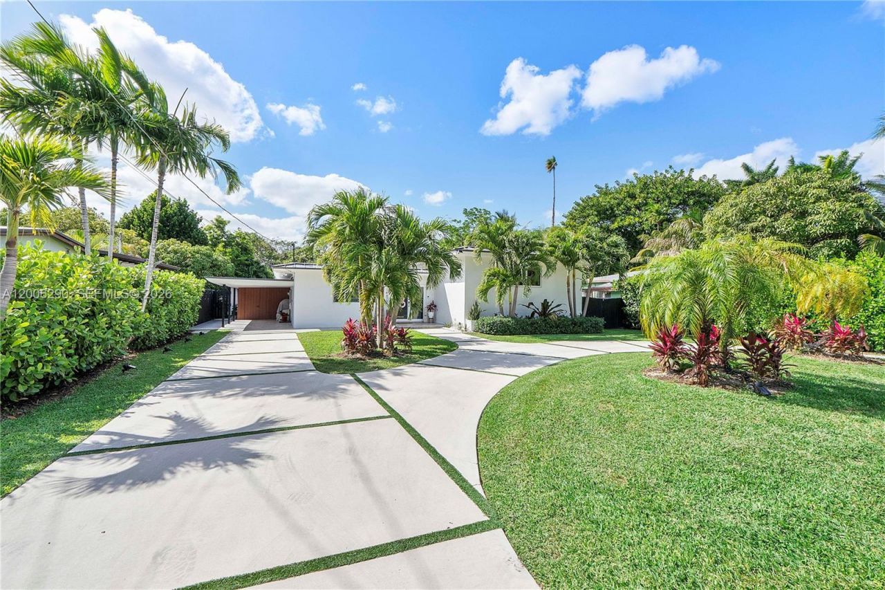 14830 N Spur Dr , Miami, FL 33161 Photo