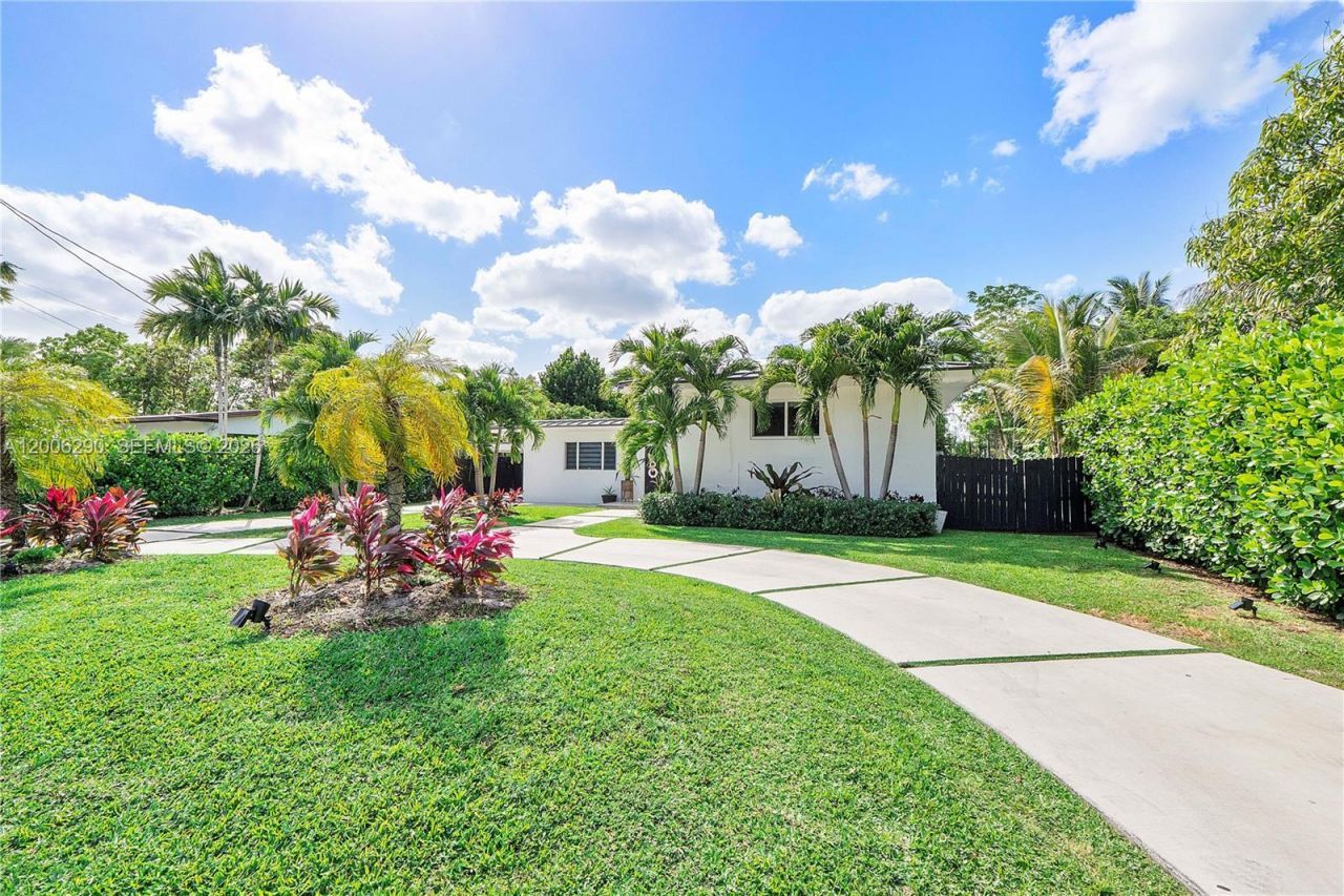 14830 N Spur Dr , Miami, FL 33161 Photo