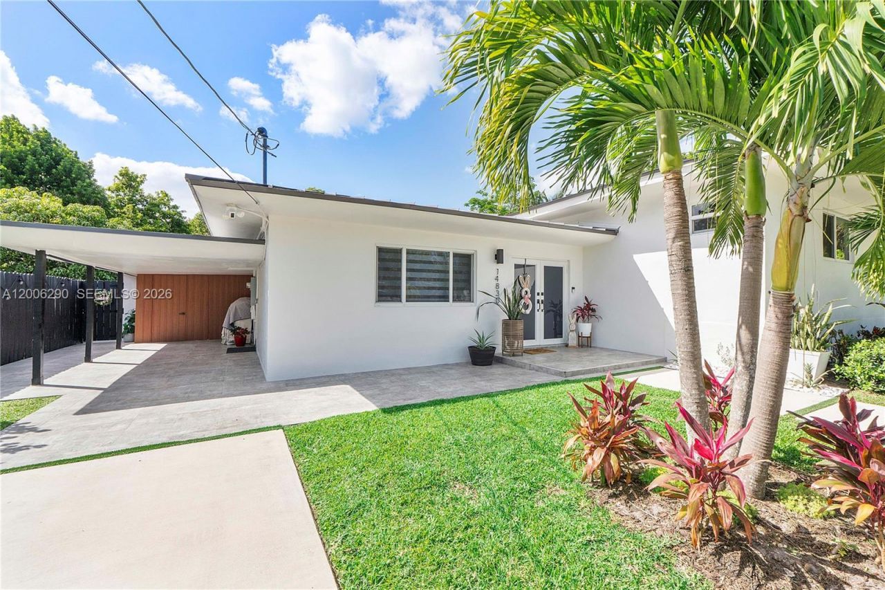 14830 N Spur Dr , Miami, FL 33161 Photo