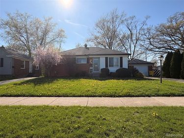 23349 Roxana Avenue, Eastpointe, MI 48021