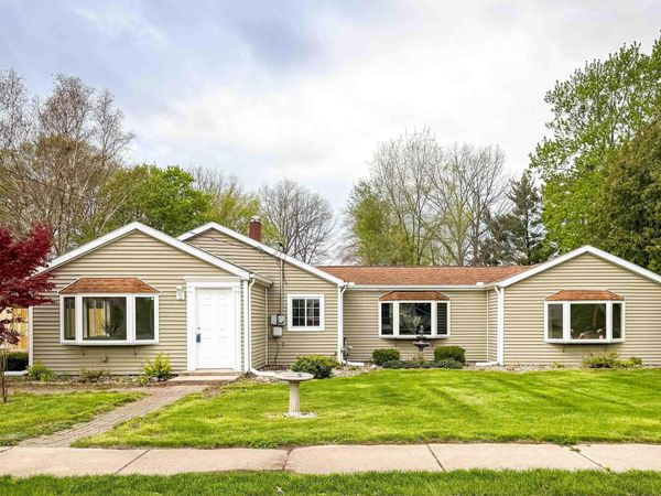 1719 Maplehurst Avenue, Mishawaka, IN 46545
