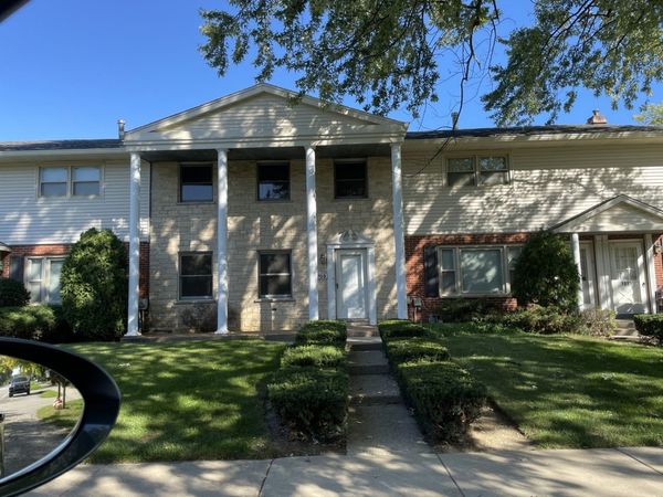 1703 Winnetka Road , Northfield, IL 60093
