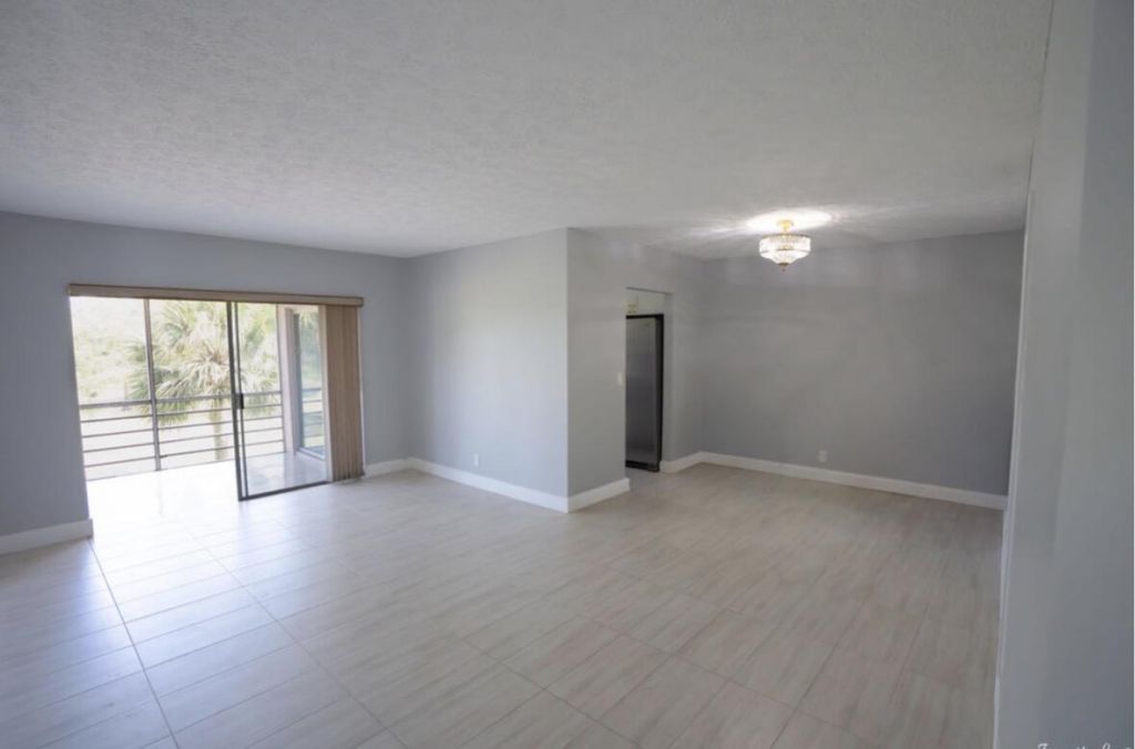 8002 Lagos De Campo Boulevard, Unit B306, Tamarac, FL 33321 Photo