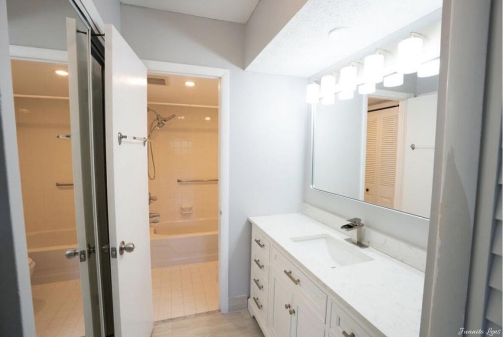 8002 Lagos De Campo Boulevard, Unit B306, Tamarac, FL 33321 Photo