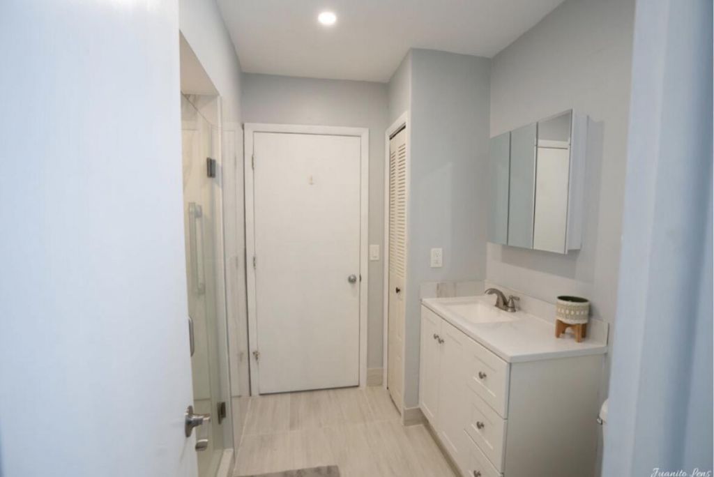 8002 Lagos De Campo Boulevard, Unit B306, Tamarac, FL 33321 Photo