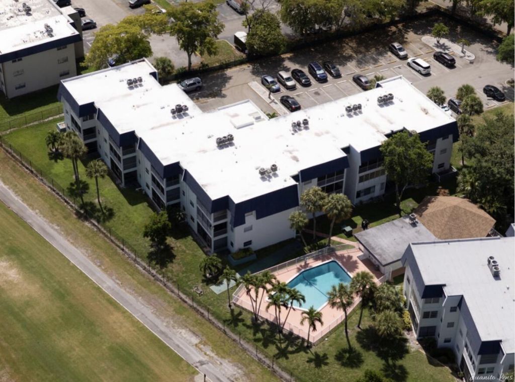 8002 Lagos De Campo Boulevard, Unit B306, Tamarac, FL 33321 Photo