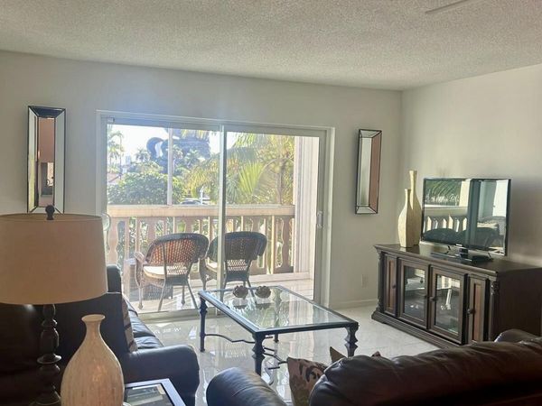 410 SE 2nd Street, Hallandale Beach, FL 33009