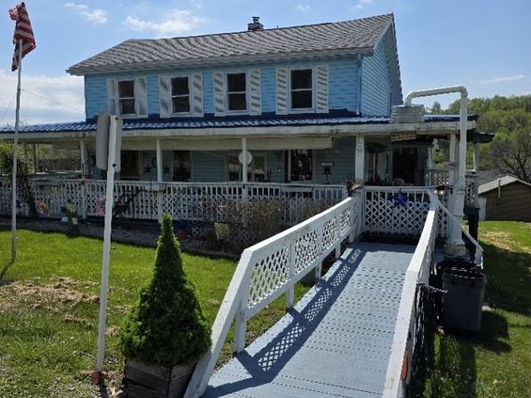 1061 Broadway St, Leisenring, PA 15455