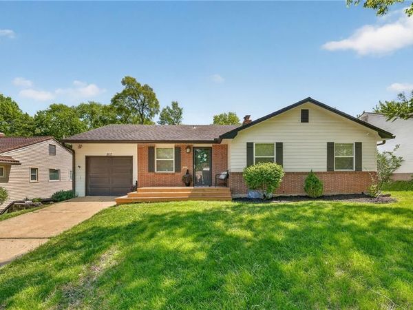 8117 Summit Street, Kansas City, MO 64114