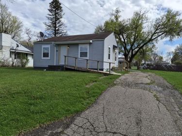 1233 W Coldwater Road, Mt. Morris Twp, MI 48505