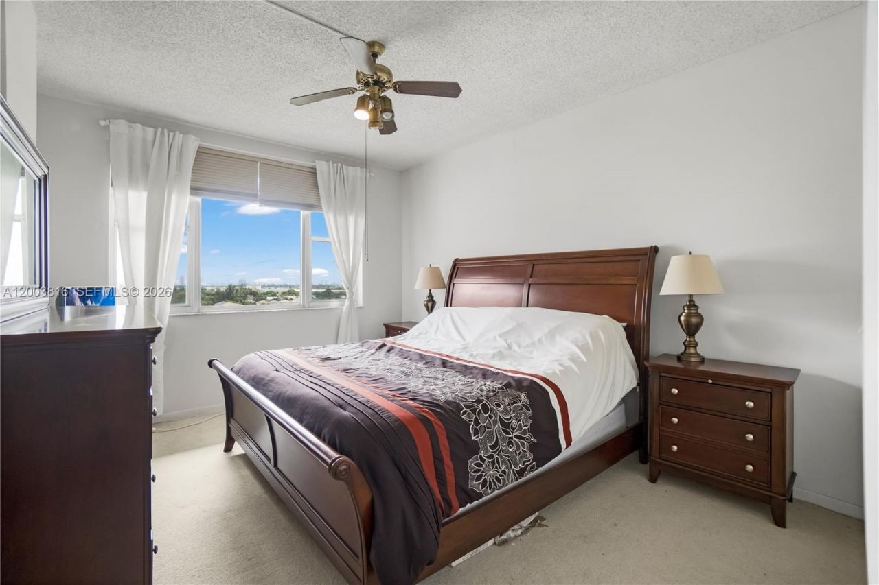 4330 Hillcrest Dr , Unit 1017, Hollywood, FL 33021 Photo
