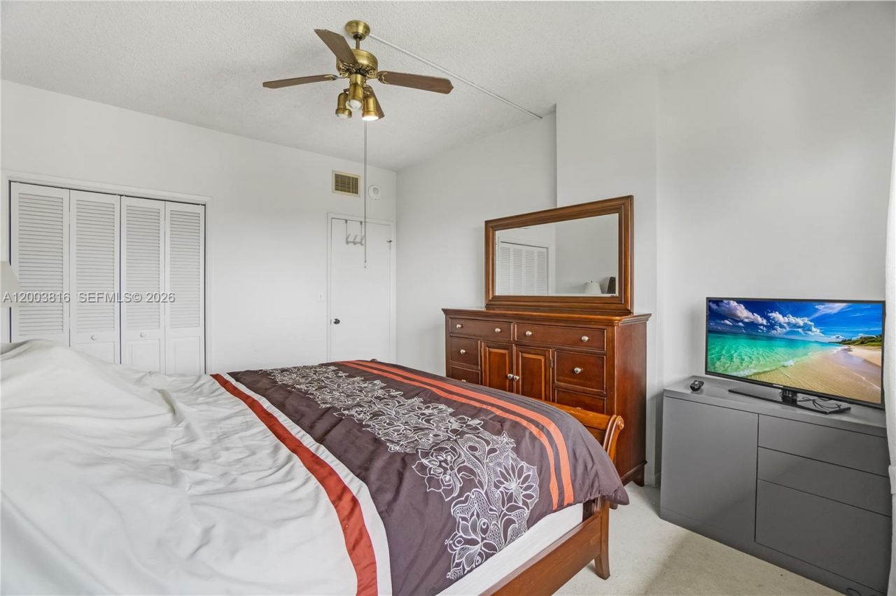 4330 Hillcrest Dr , Unit 1017, Hollywood, FL 33021 Photo