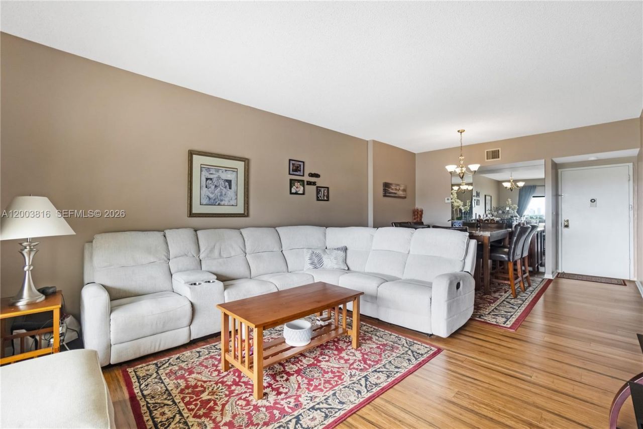 4330 Hillcrest Dr , Unit 1017, Hollywood, FL 33021 Photo