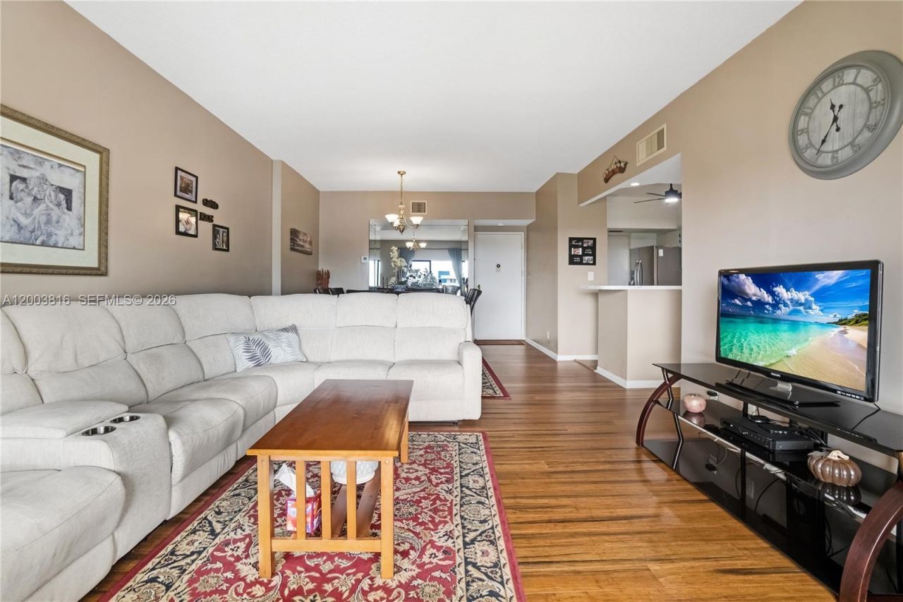 4330 Hillcrest Dr , Unit 1017, Hollywood, FL 33021 Photo