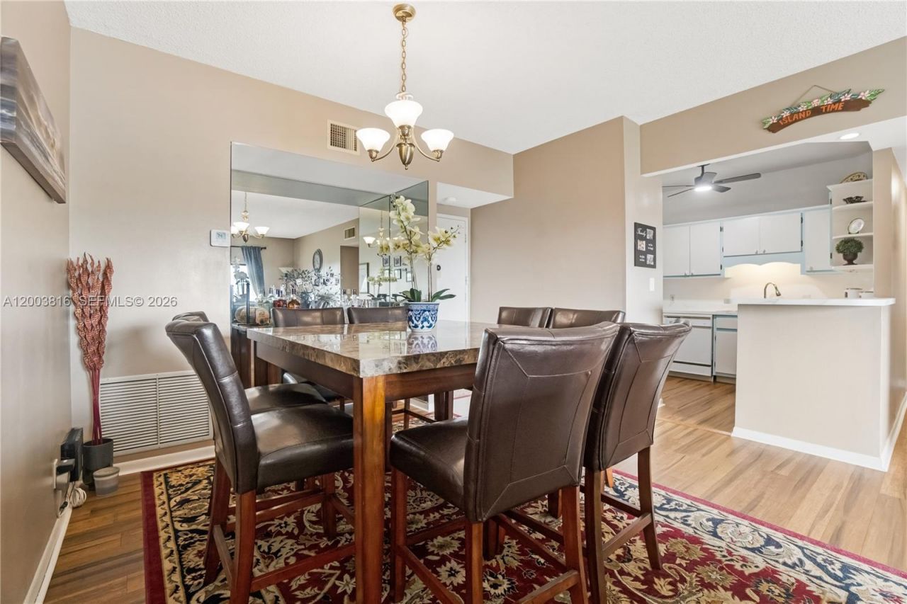 4330 Hillcrest Dr , Unit 1017, Hollywood, FL 33021 Photo