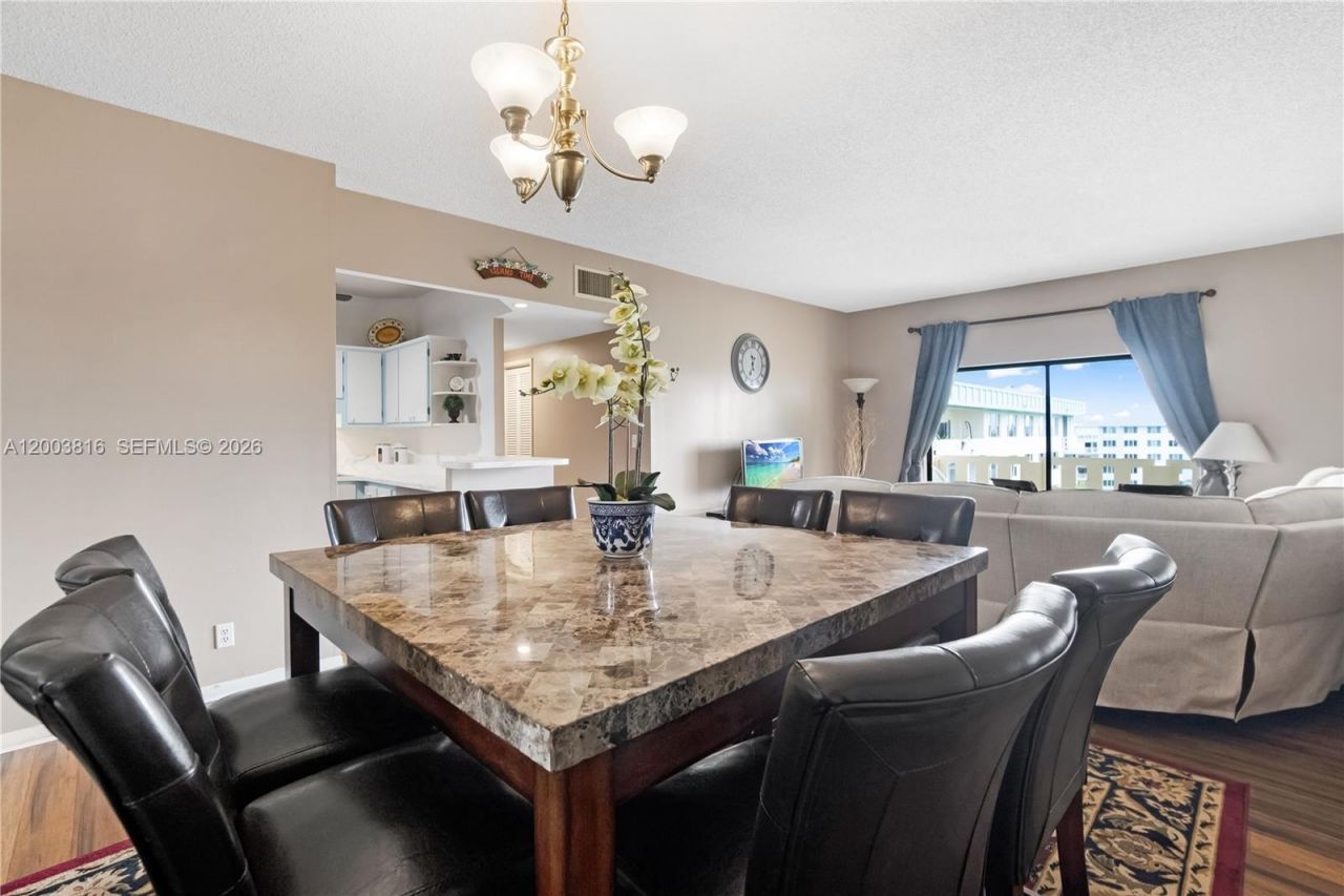 4330 Hillcrest Dr , Unit 1017, Hollywood, FL 33021 Photo