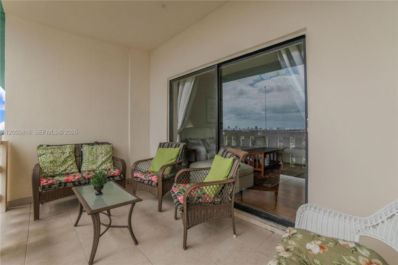 4330 Hillcrest Dr , Unit 1017, Hollywood, FL 33021 Photo